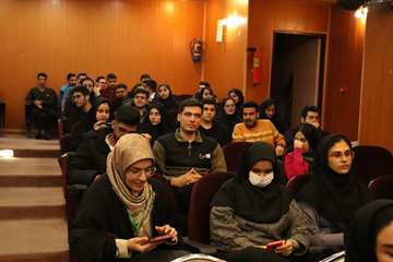 در نشستی صمیمانه، استاندار فارس با دانشجویان شهرستان جهرم دیدار و گفتگو کرد