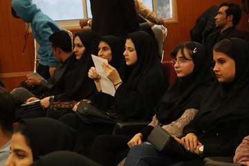 در نشستی صمیمانه، استاندار فارس با دانشجویان شهرستان جهرم دیدار و گفتگو کرد