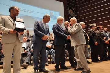 در هجدهمین اجلاس مجمع خیرین سلامت فارس، از 2 خیر سلامت جهرمی تجلیل شد