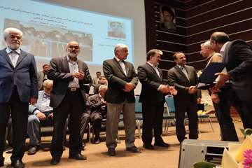 در هجدهمین اجلاس مجمع خیرین سلامت فارس، از 2 خیر سلامت جهرمی تجلیل شد