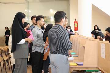 شور و شوق خانواده ها برای ثبت نام/ 284 دانشجوی جدید به جمع خانواده دانشگاه پیوستند