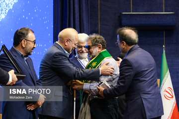 تجلیل از 3  نیکوکار جهرمی در همایش ملی تجلیل از خیران سلامت 