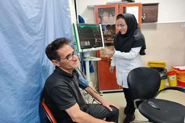 کاروان درمانی دانشگاه علوم پزشکی جهرم در شب های قدر به زائرین امام رضا (ع) خدمات رسانی کردند 