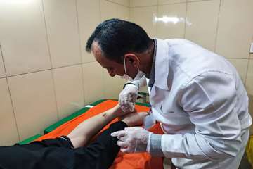 کاروان درمانی دانشگاه علوم پزشکی جهرم در شب های قدر به زائرین امام رضا (ع) خدمات رسانی کردند 