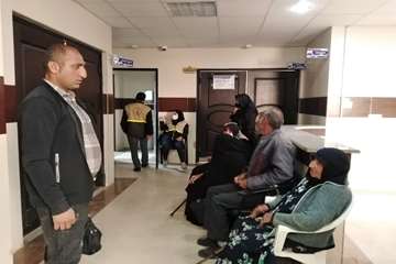 گروه جهادی سفیران سلامت بسیج جامعه پزشکی فجر انقلاب را با خدمات درمانی به خانواده های نیازمند بخش سیمکان  آغاز کرد