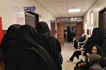 گروه جهادی سفیران سلامت بسیج جامعه پزشکی فجر انقلاب را با خدمات درمانی به خانواده های نیازمند بخش سیمکان  آغاز کرد