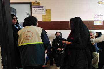 گروه جهادی سفیران سلامت بسیج جامعه پزشکی فجر انقلاب را با خدمات درمانی به خانواده های نیازمند بخش سیمکان  آغاز کرد