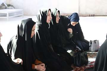 در دهه مبارک فجر گلزار شهدای مطهر رضوان و فردوس گلباران و عطرافشانی شد