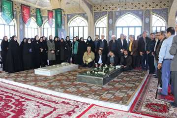 در دهه مبارک فجر گلزار شهدای مطهر رضوان و فردوس گلباران و عطرافشانی شد