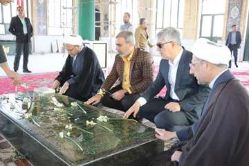 در دهه مبارک فجر گلزار شهدای مطهر رضوان و فردوس گلباران و عطرافشانی شد