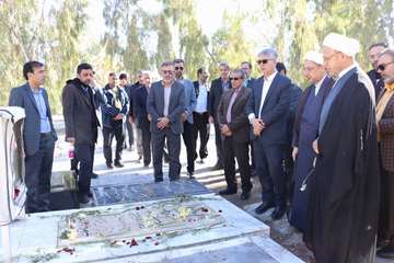 در دهه مبارک فجر گلزار شهدای مطهر رضوان و فردوس گلباران و عطرافشانی شد