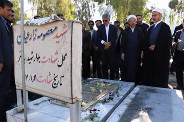 در دهه مبارک فجر گلزار شهدای مطهر رضوان و فردوس گلباران و عطرافشانی شد