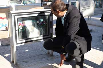 در دهه مبارک فجر گلزار شهدای مطهر رضوان و فردوس گلباران و عطرافشانی شد