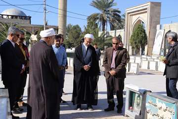 در دهه مبارک فجر گلزار شهدای مطهر رضوان و فردوس گلباران و عطرافشانی شد