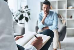 چه زمانی باید به روان‌پزشک مراجعه کنیم؟